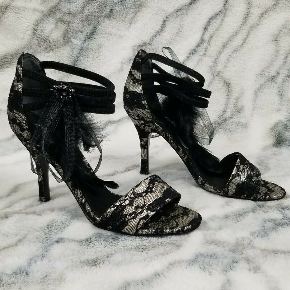 Nina - Black Lace w/ Feathers